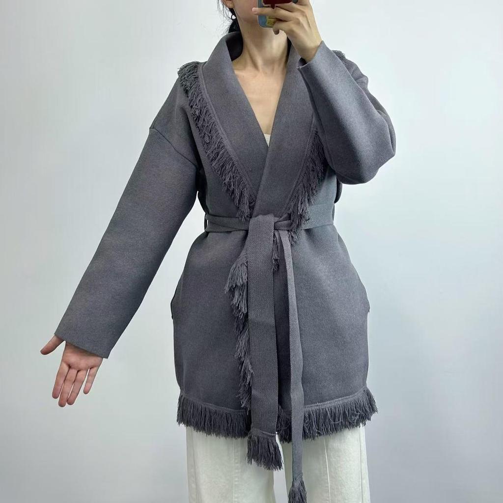 Jesienno-zimowy kardigan sweter płaszcz w kolorze kawy z frędzlami, średniej długości, w stylu retro