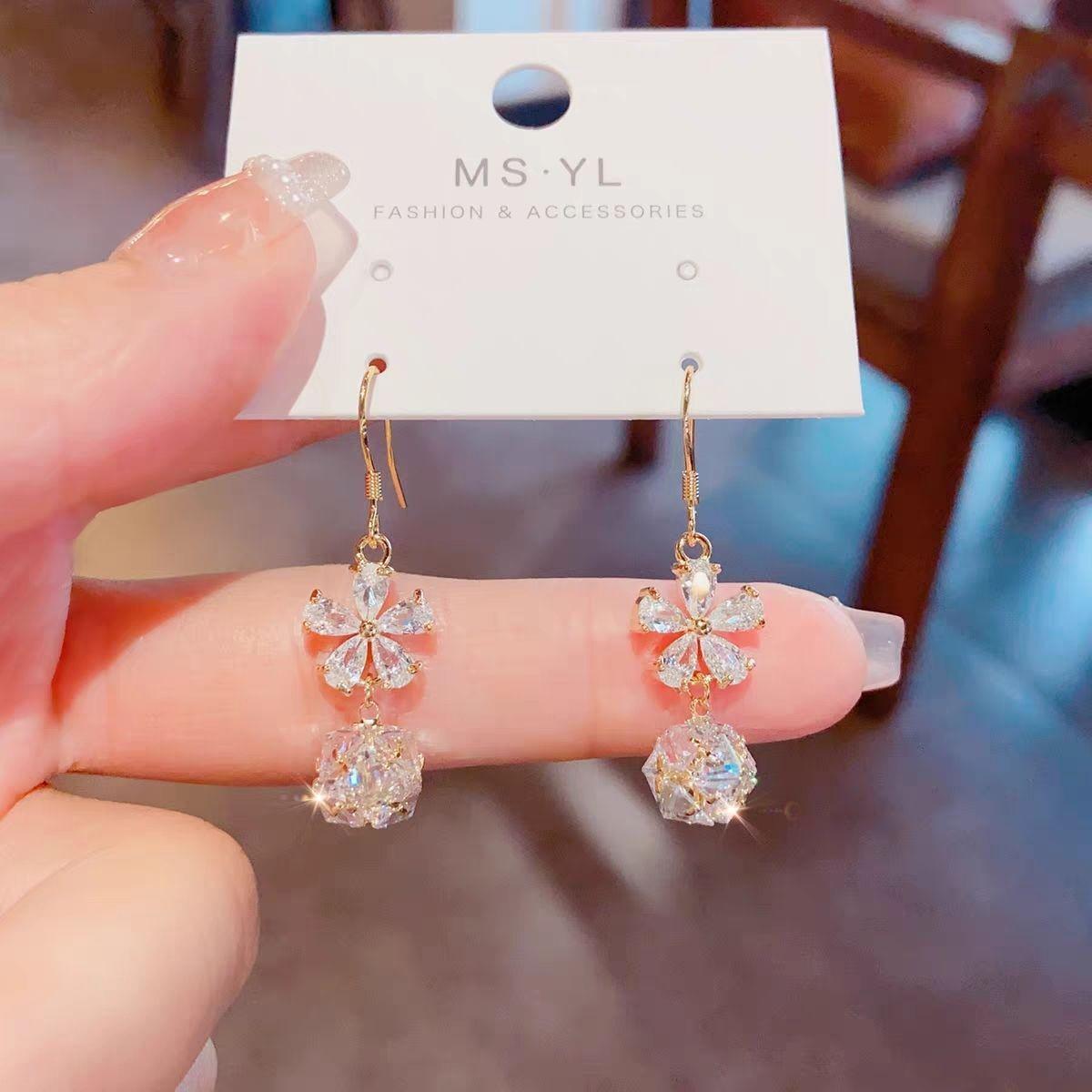 Elegant Zirconia Daisy Flower Drop Earrings – Simple, Shiny, High-End Dangle Ear Hooks