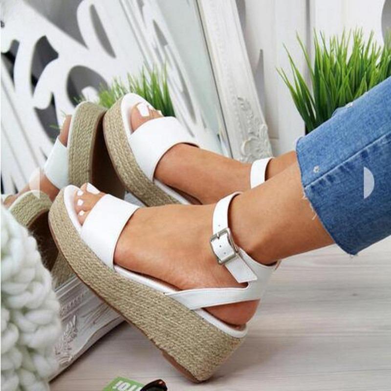 Fashion 2025 New Summer Fashion Women's Large Buckle Sandals Flat Comfortable Lightweight High Heel Sandals for Women Zapatos De Mujer