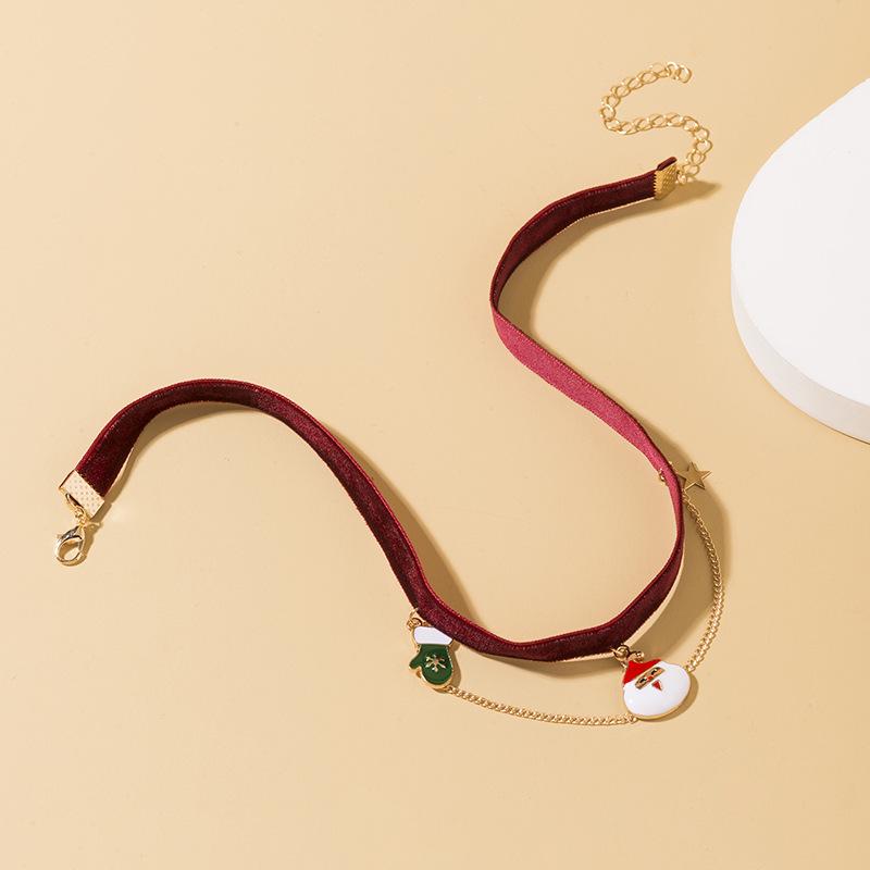 European-American Minimalist Christmas Necklace with Red Velvet Santa Gloves Pendant