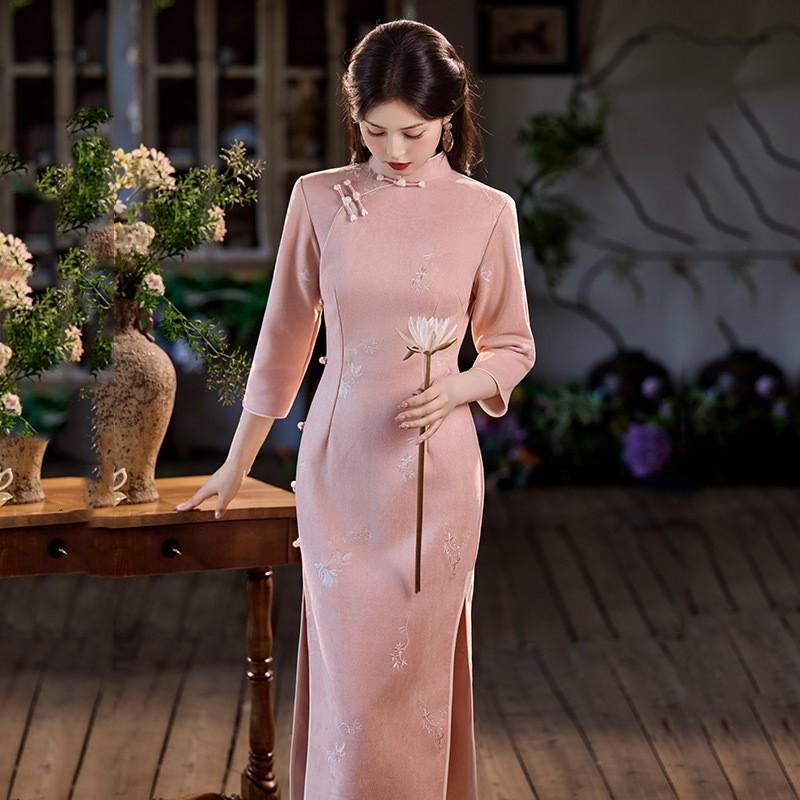 Pink Embroidered Chinese-Inspired Modern Cheongsam Dress Womens Slim Fit Long Sleeve Vintage Style