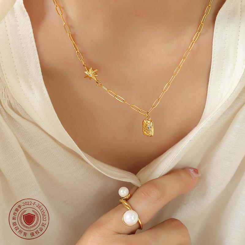 European Winter Zircon Hexagram Pendant Necklace In 18K Gold-Plated Titanium Steel