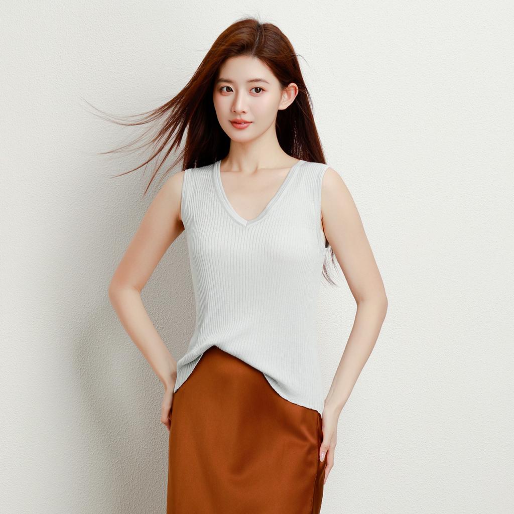 New 100% Mulberry Silk 120 Count Silk Vest with Simple V-neck and Versatile Base That Can Be Worn Externally