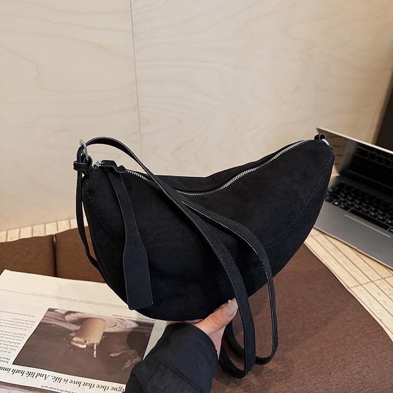 

Frosted retro bag women s large-capacity new autumn and winter niche one-shoulder messenger bag saddle dumpling bag чёрный