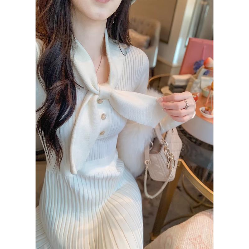 

Женское трикотажное плиссированное платье с бантом M