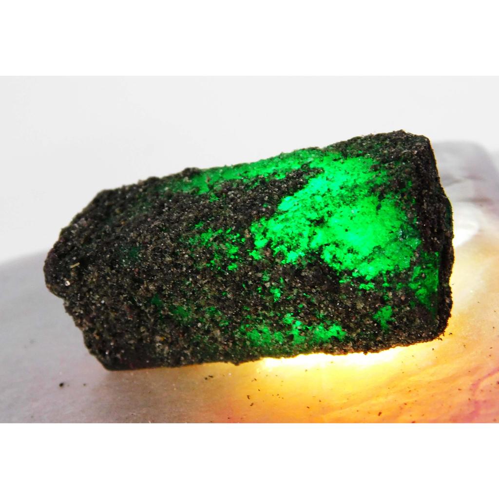 Natural Green Emerald Loose Gemstone 100.25 ct Rough Uncut for Lapidary and Gem Collections