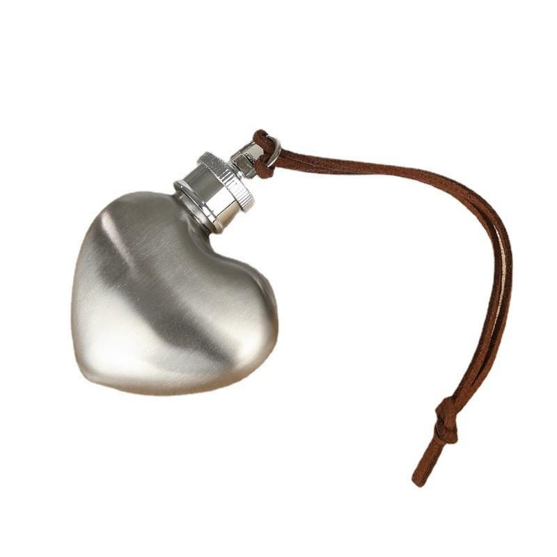 Silver Outdoor Hip Flasks Portable Wine Pot Small Hip Flask Heart Shaped Flask Stainless Steel Wine Flask Water Bottle