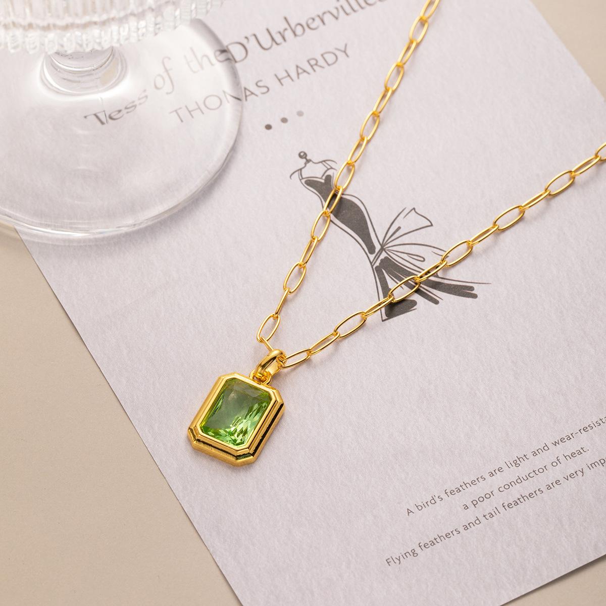 Temperament Square Diamond Inlaid Pendant Necklace Retro Premium Sense Simple Necklace Exquisite Niche Design Necklace