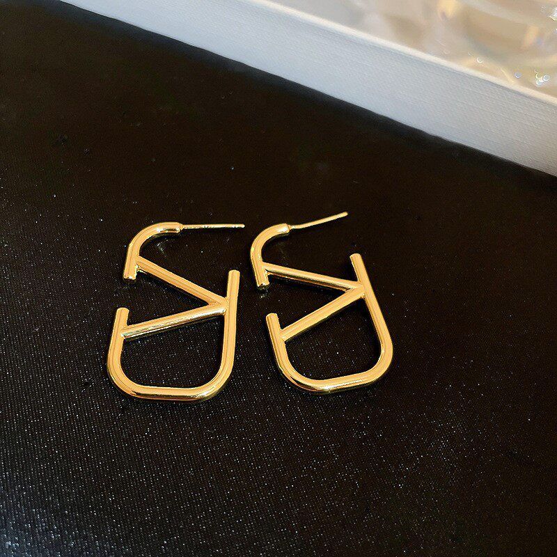 Fashion Multilayer Ring C- Shaped Stud Earrings for Women Minimalist Minority Design Earrings Fashionable Earrings Accessible Luxury Fancy