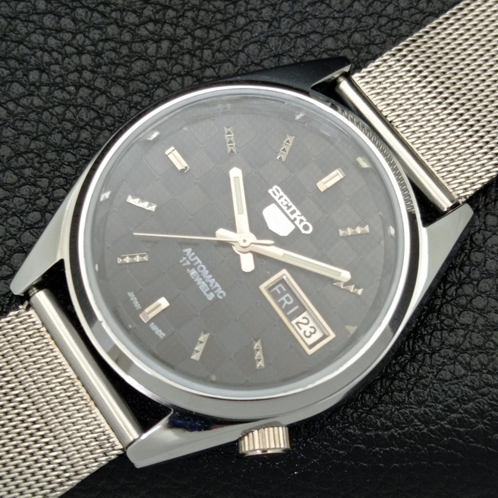 AUTOMATIC VINTAGE SEIKO 5 REFURBISHED JAPAN MENS BLACK DIAL WATCH a440442-4