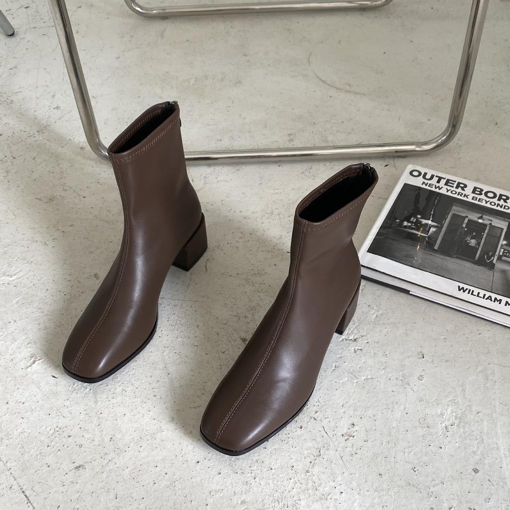 Nieuwe herfst- en winterstijl ronde neus platte zool dames grote maat schoorsteenlaarzen medium buislaarzen kopen vanaf een prijs van 33 Nieuwe herfst- en winterstijl ronde neus platte zool dames grote maat schoorsteenlaarzen medium buislaarzen kopen vanaf een prijs van 33