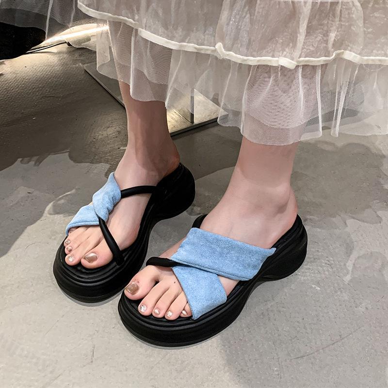 Fashion Beach Casual Slippers 2025 Summer New Fashion Women's Thick Bottom Korean Version Simple Versatile Comfortable Soft sole Sandals