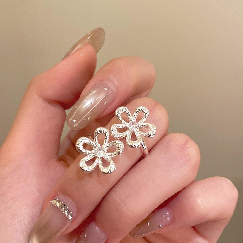 Exquisite Open Flower Ring: Women's Fashionable Adjustable Trendy Personality Ring