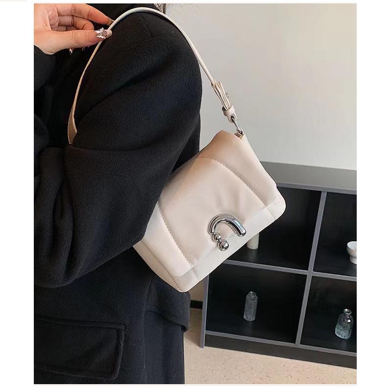 2025 High-End Diamond Pattern Underarm Bag: Zhao Lusi Style Niche Shoulder Handbag with Flower Roll Design