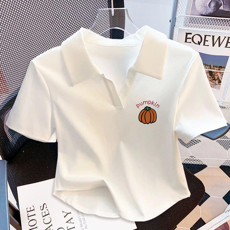 Polo de damă alb din bumbac cu gât în V franțuzesc, umeri drepți și mâneci scurte