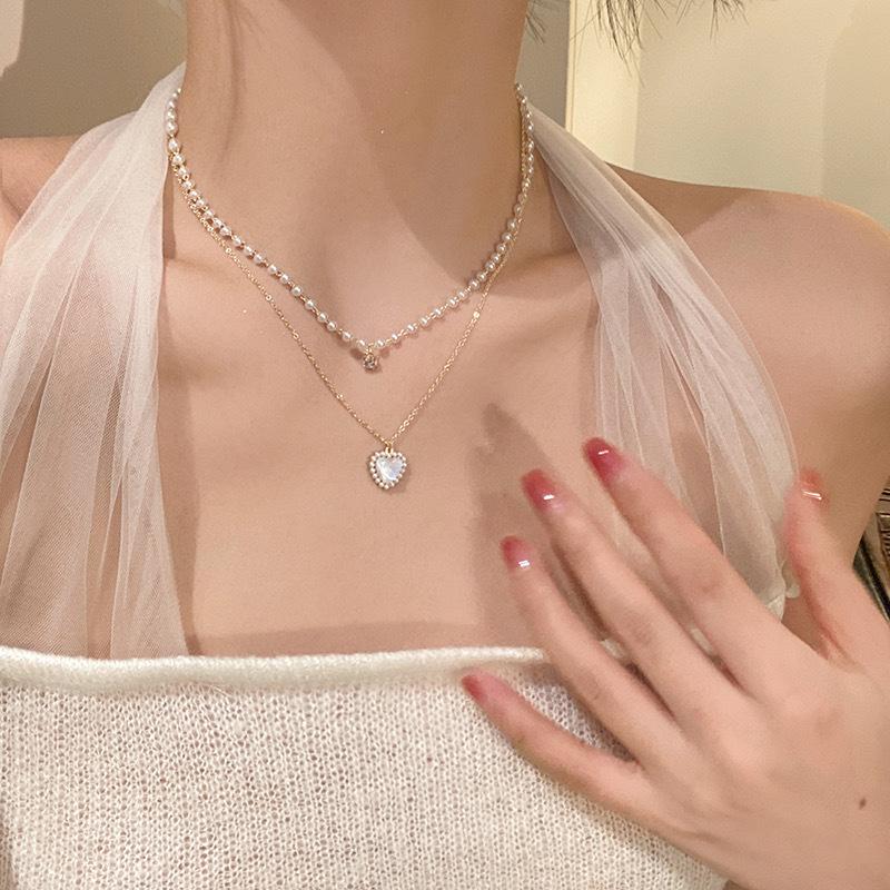Summer Pearl Double-Layered Heart Necklace for Women - High-end Design, Small-Scale, Layered, Delicate Collar Chain Necklace