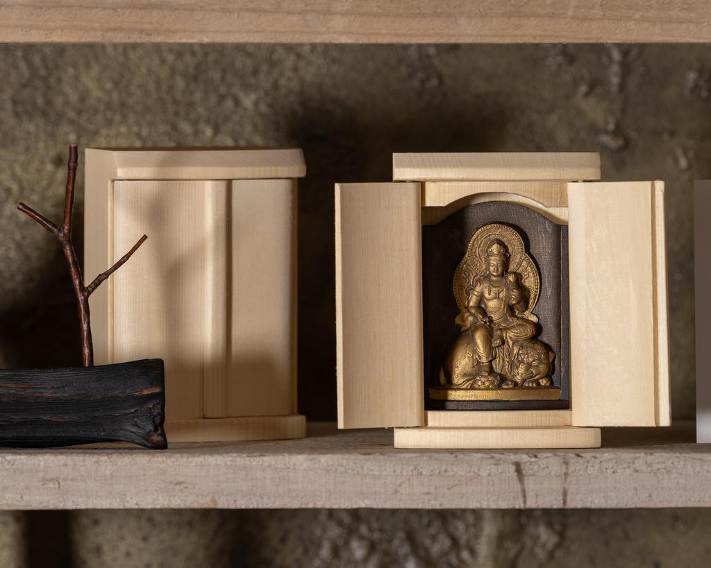 Zeku Fugen Bodhisattva Buddha-Statue in einem Schrein Gebet am Berg Koya Kongo Tierkreiszeichen-Talisman für diejenigen, die in den Jahren des Drachen und der Schlange geboren wurden (Gold