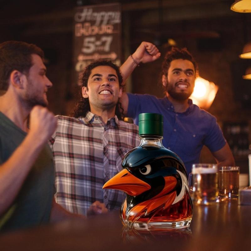 Hawks Head Themed Whiskeys Decanter With Leak Proof Lid For Cocktails Parties And Collectors Beverage Storage Solution