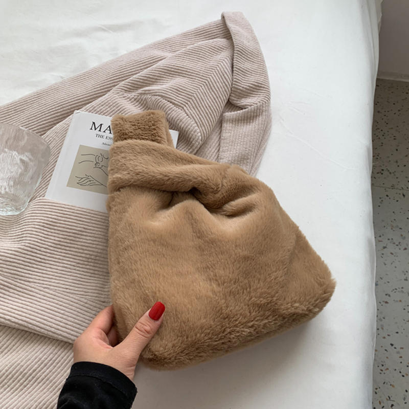 Women Velvet Handbag Underarm Bag Soft Plush Small Shoulder Bag Warm Plush Handbag  Winter New Tote Bag Ladies Clutch 2025