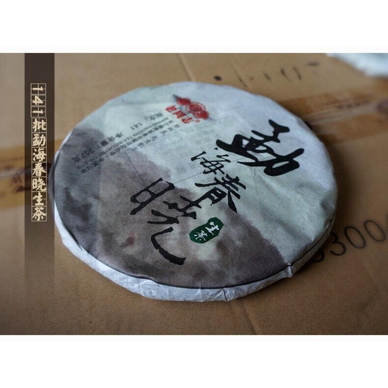 Torta di tè Pu'er crudo di marca HAIWAN Vecchio compagno Menghai Chunxiao Pu-er 357g