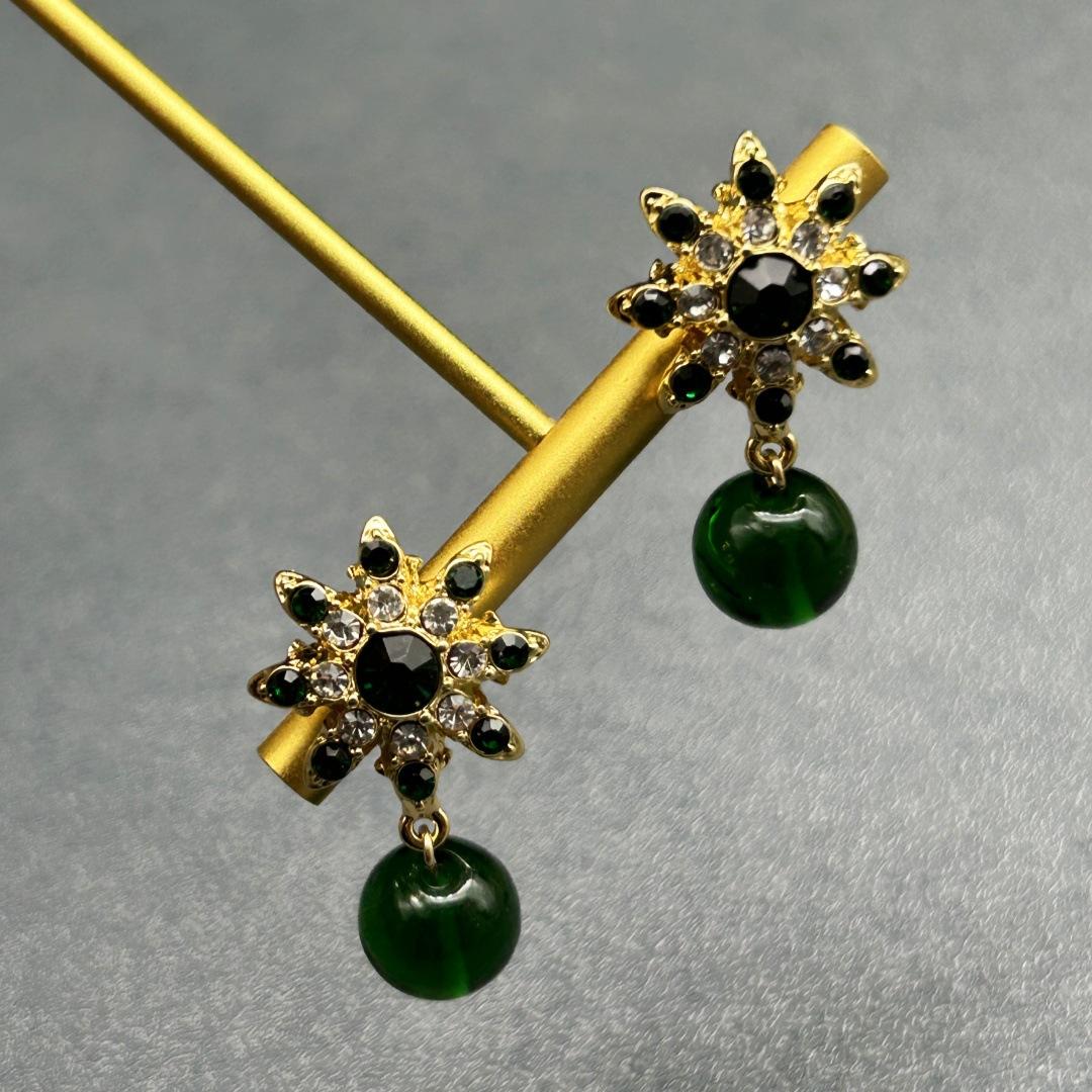 

Medieval Vintage Court Retro, Emerald Glazed Necklace Stud Earrings Set, Niche Design High Sense