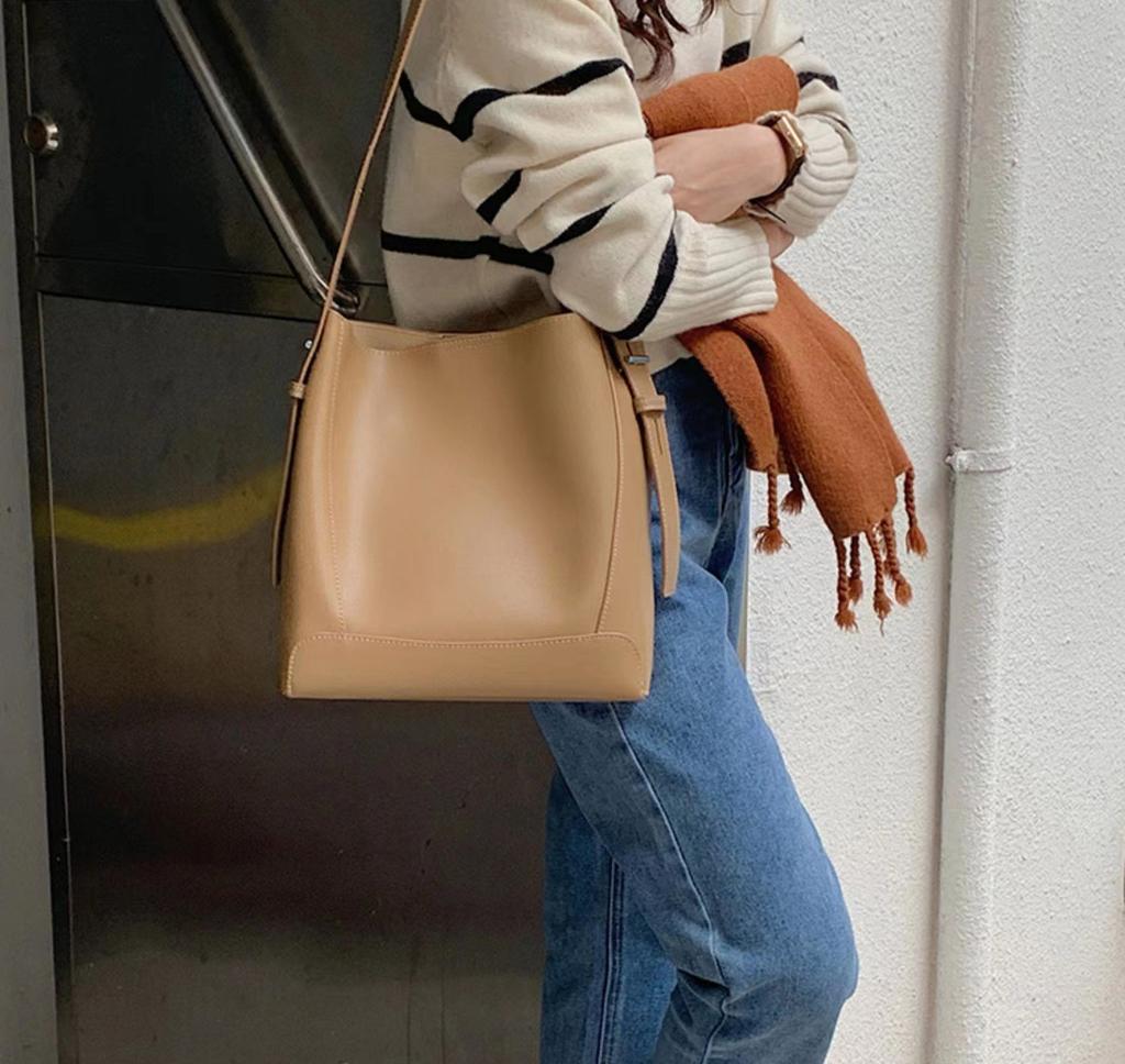 Fashion Leather Bucket Bag Women'S Large Capacity Tote Bag Crossbody Cowhide Versatile Commuter Shoulder Bag