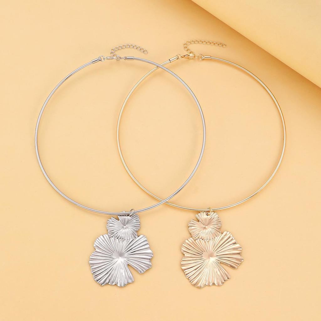 Retro Geometric Pleated Choker & Earring Set with Metal Flower Necklace