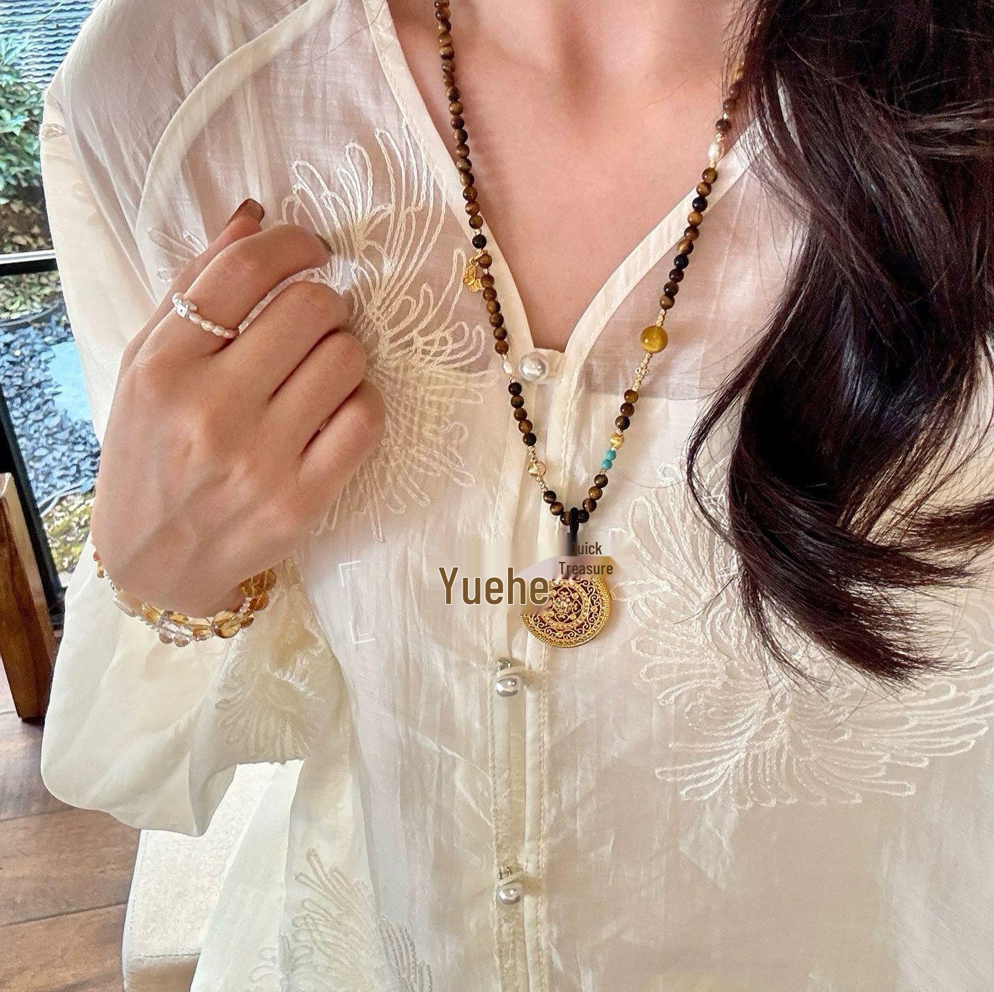 

Elegant Tiger Eye Compass Necklace: Natural, Light Luxury, High-End Chinese Style Sweater Chain for Autumn/Winter Women.