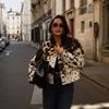 Damski jesienno-zimowy streetwear, płaszcz z mieszanki wełny z blokami kolorów i nadrukiem, casualowa odzież wierzchnia