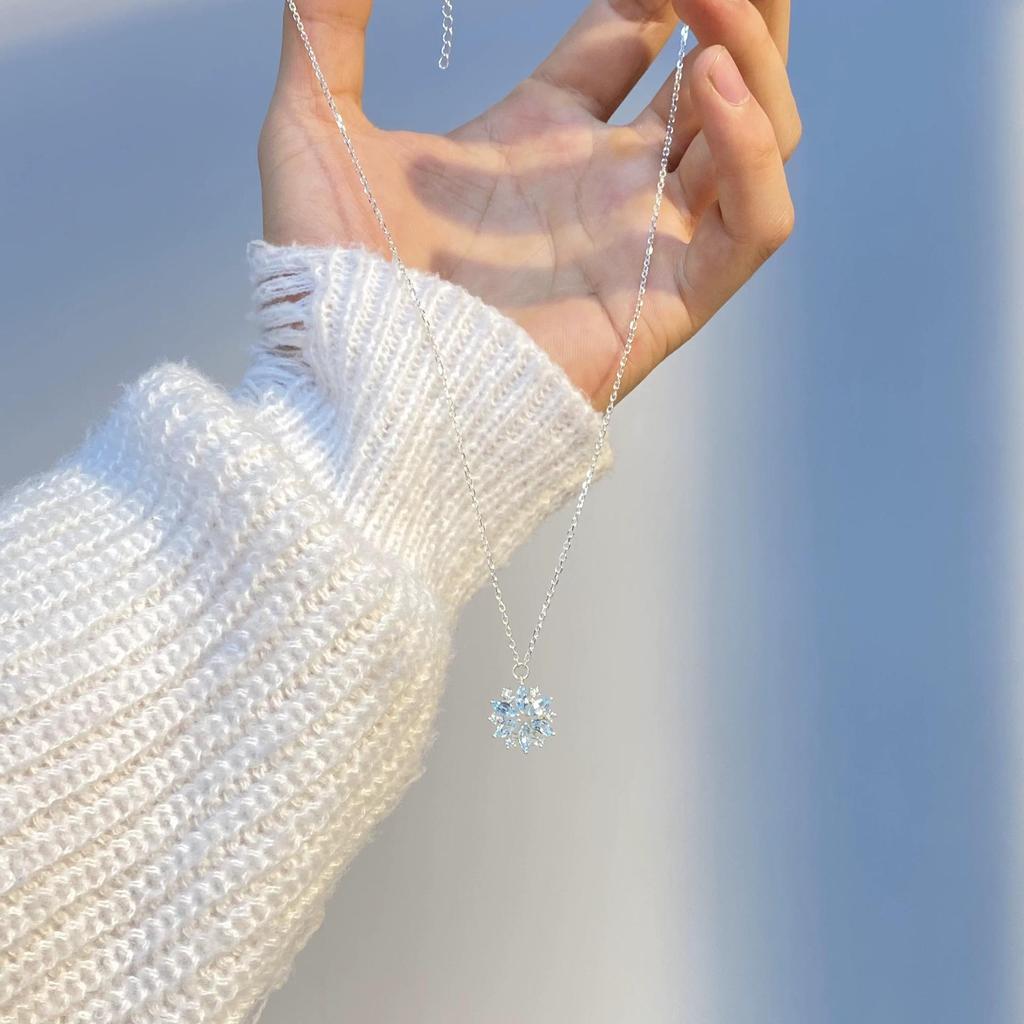 Women's Blue Zircon Snowflake Necklace: Trendy, Versatile Clavicle Chain Luxury Fashion Accessory