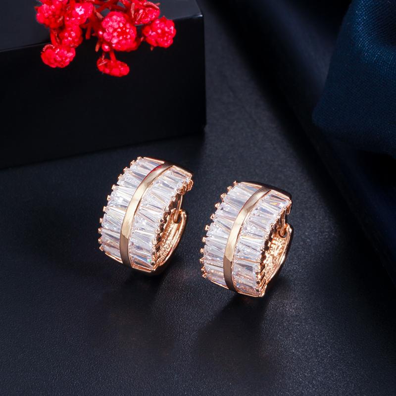 WWJ Brillante kleine Creolen mit geometrischem Zirkonia