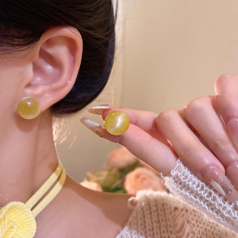 

Dopamine colored ball stud earrings female ins wind sweet and cute versatile earrings temperament simple Spice girl ear jewelry
