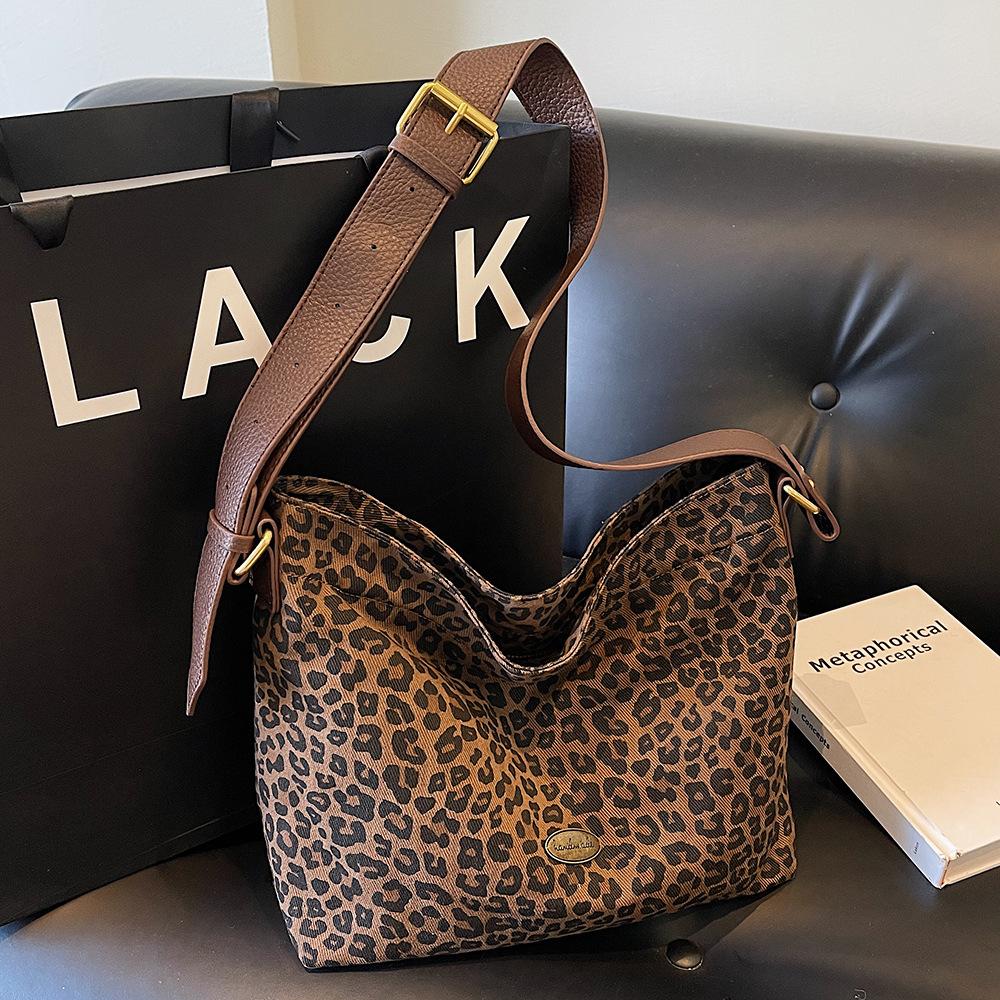 Autumn and Winter Fashion Leopard Print Tote Bag, Female Students Commute To Class, Large-capacity Messenger Bag