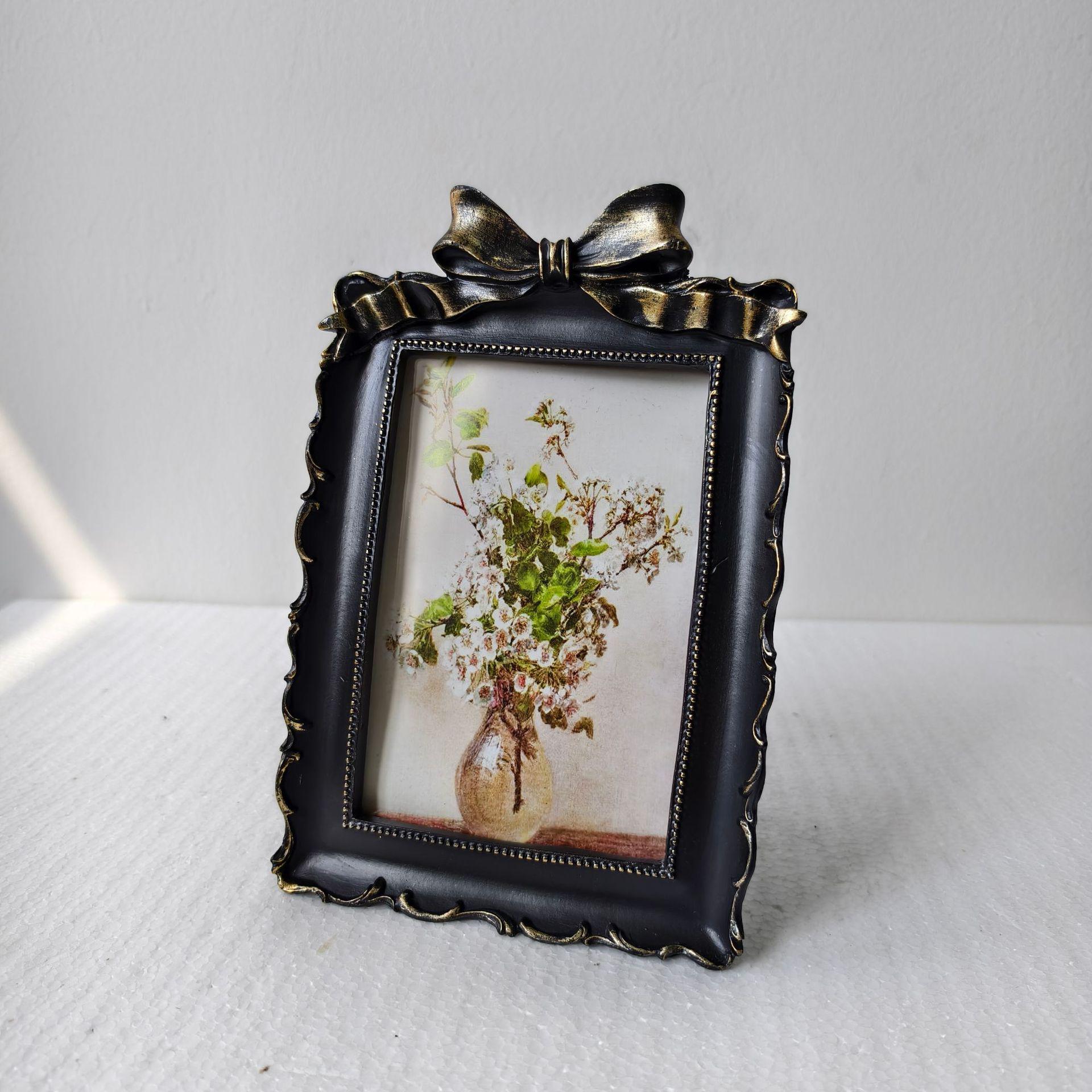 **European Golden Hollow Carved Resin Photo Frame - Wedding Dress Display** Outer diameter: 13.5*19.5*2CM