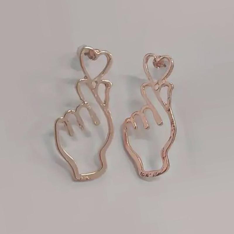 One Pair of Minimalist Hollow Earrings, with A Unique Exaggerated Metallic Feel, Exuding A Sense of Posture and Elegance, Earrings