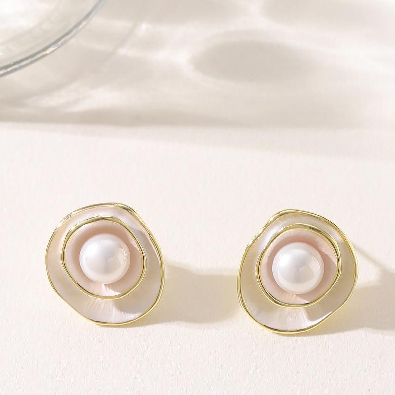 French Elegance Temperament Small Fragrance Three-dimensional Double-layer Oil Drop Pearl Stud Earrings Light Luxury High-end Commuter Earrings