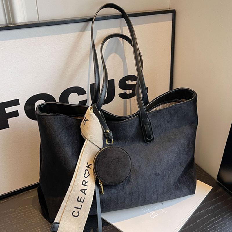 

Frosted bag women s large-capacity new autumn and winter versatile casual shoulder bag commuter tote bag чорний