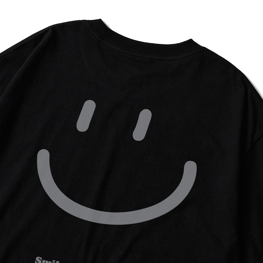 Seupeullaesikodeu Short Sleeve T-Shirt Black - Smiling
