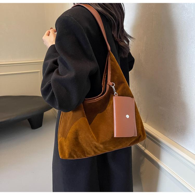 Retro bag women's large-capacity new autumn and winter versatile casual shoulder shopping bag commuter tote bag