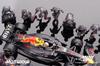 TrueScale Miniatures MINI GT Oracle Red Bull Racing RB18 2022 3rd Place Car Abu Dhabi Grand Prix Sergio Perez Pit Crew Set Completed Product 1/64 #11