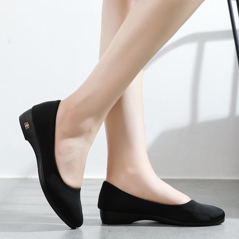 Pantofi de lucru negri cu talpă moale pentru femei - confortabili, respirabili și profesionali în stil vechi Beijing