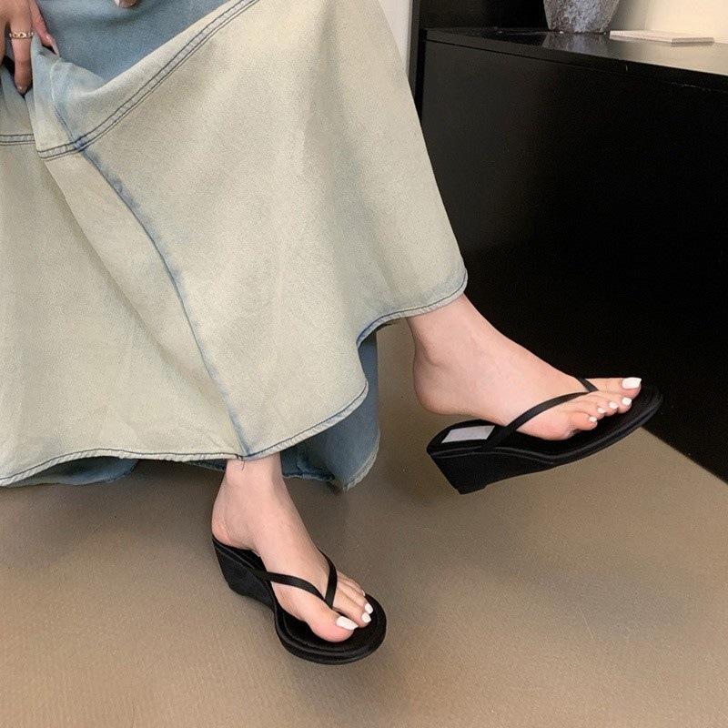 Red thick-soled flip-flops toe cool slippers children's new niche vacation beach half slippers