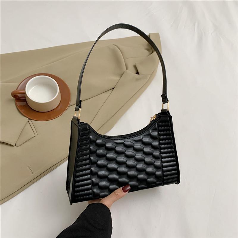 

Modern Rose Red Shoulder Bag For Women Casual Chic Daily Tote With Unique Design чёрный