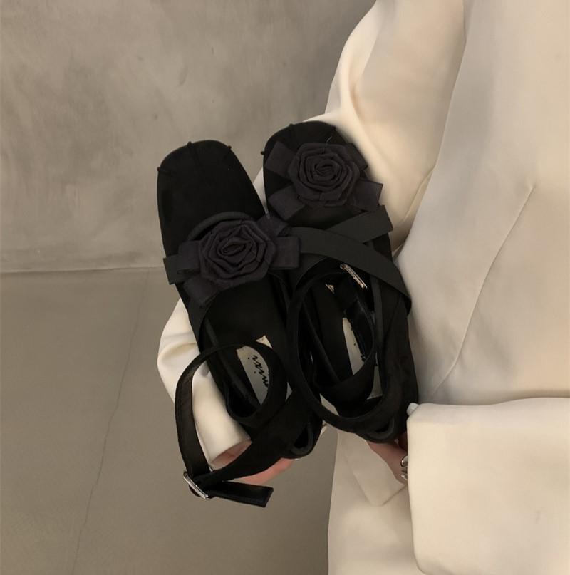 

Retro gentle ballet shoes 2025 summer flats new Chinese shallow mouth square head flower cross strap single shoes 35