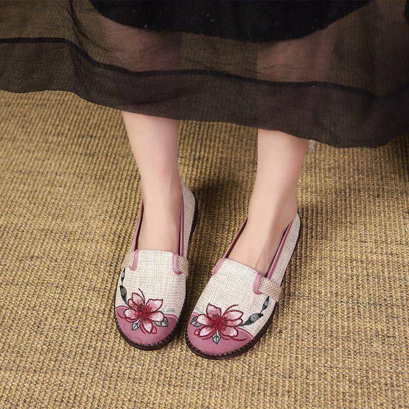 Beijing Cloth Shoes Mother Flat Single Shoes Comfortable Soft Sole Non-slip Embroidered Shoes 2025 Summer and Autumn New