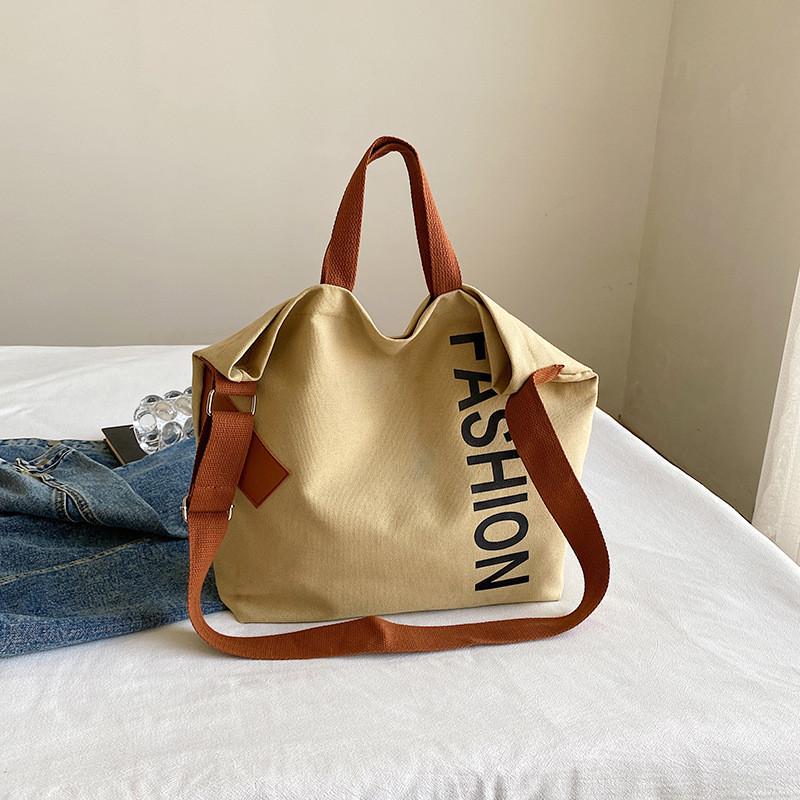 Eye-catching Large Capacity Canvas Tote Bag With Inner Pocket For Practical Daily Use And Commuting