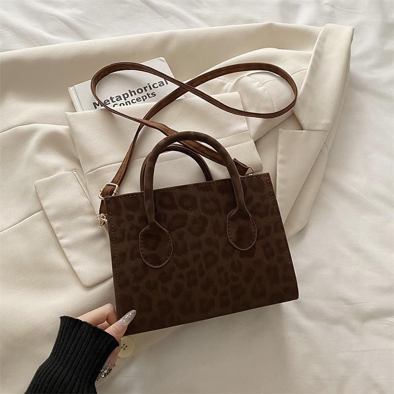 

Premium new bag niche leopard print messenger bag fashion small square bag versatile bucket shoulder handbag