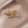 Stylish and simple leaf brooch, high-end sense of light luxury, high-end women's elegant temperament pin, coat accessories