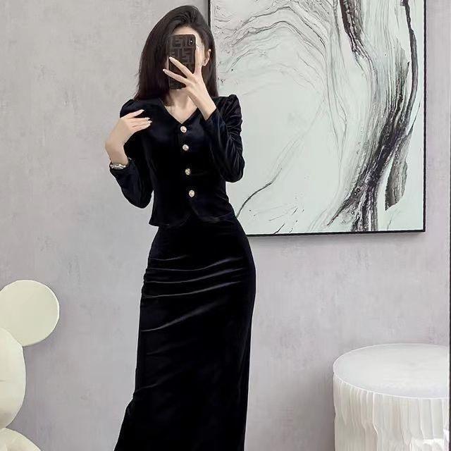 2025 Autumn Velvet Two-Piece Set: High-End Slimming High Waist Bodycon Skirt for Women