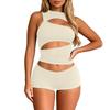 Completo casual da donna in due pezzi, senza maniche, con trafori e pantaloncini a vita alta